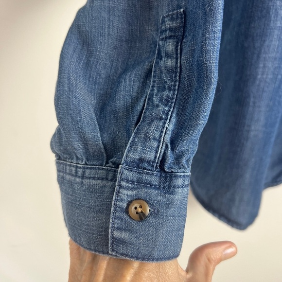 J. Jill Denim Blue Chambray Chest Pockets Button Down Blouse Top Large Petite - Picture 7 of 10